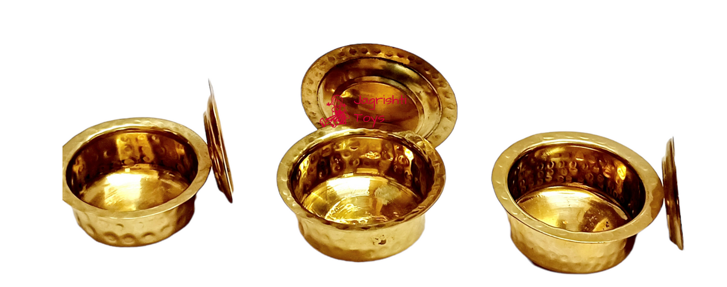 Brass MIniature Hammerred patela set of 3 with lids