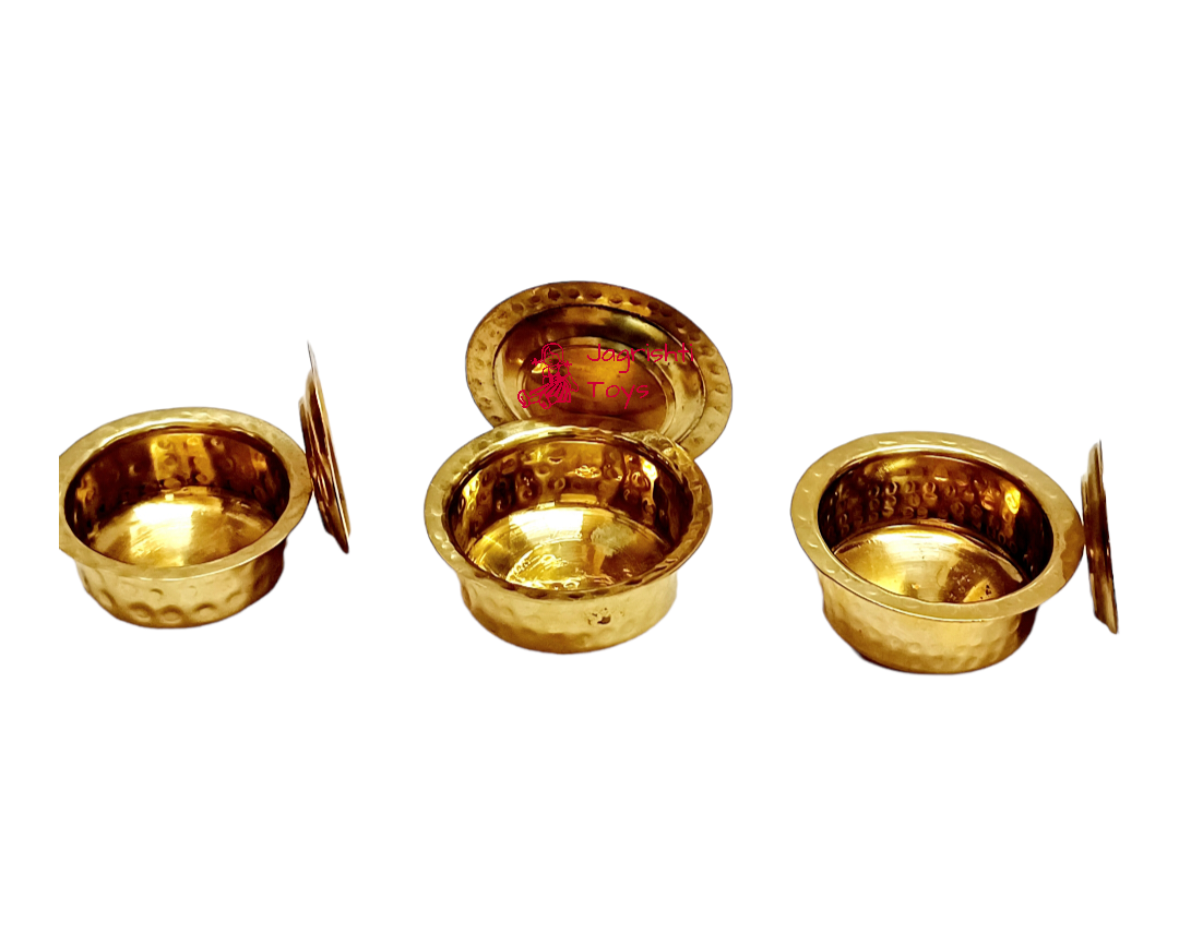 Brass MIniature Hammerred patela set of 3 with lids