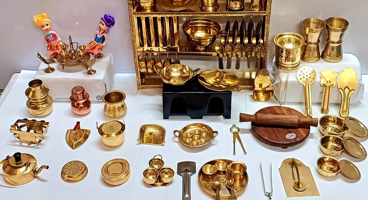 Brass Big: 100 piece Real Cooking Miniature Kitchen set