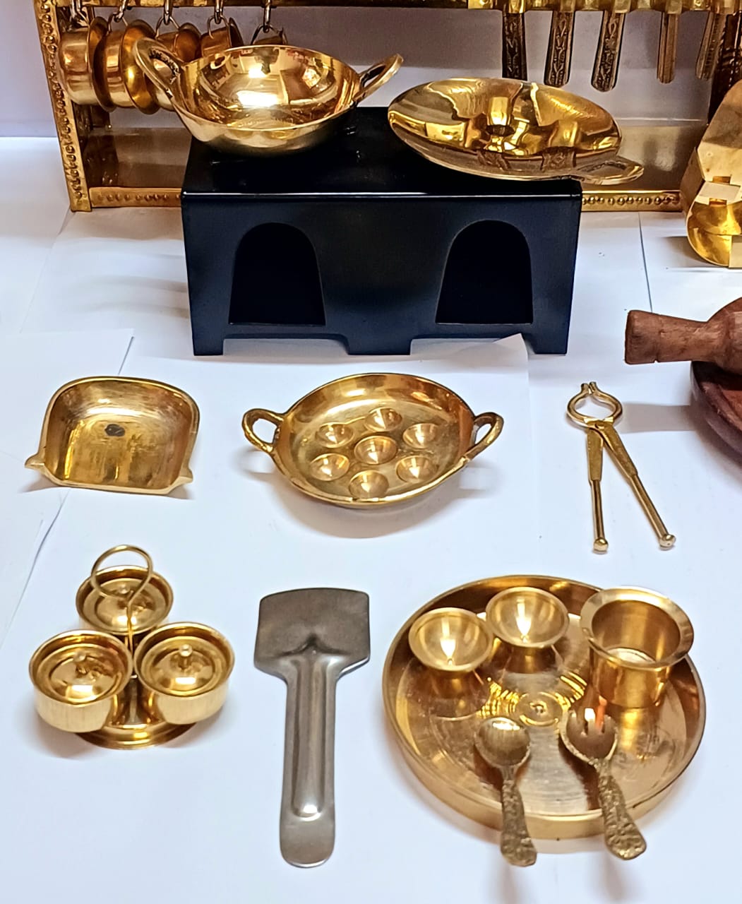 Brass Big: 100 piece Real Cooking Miniature Kitchen set